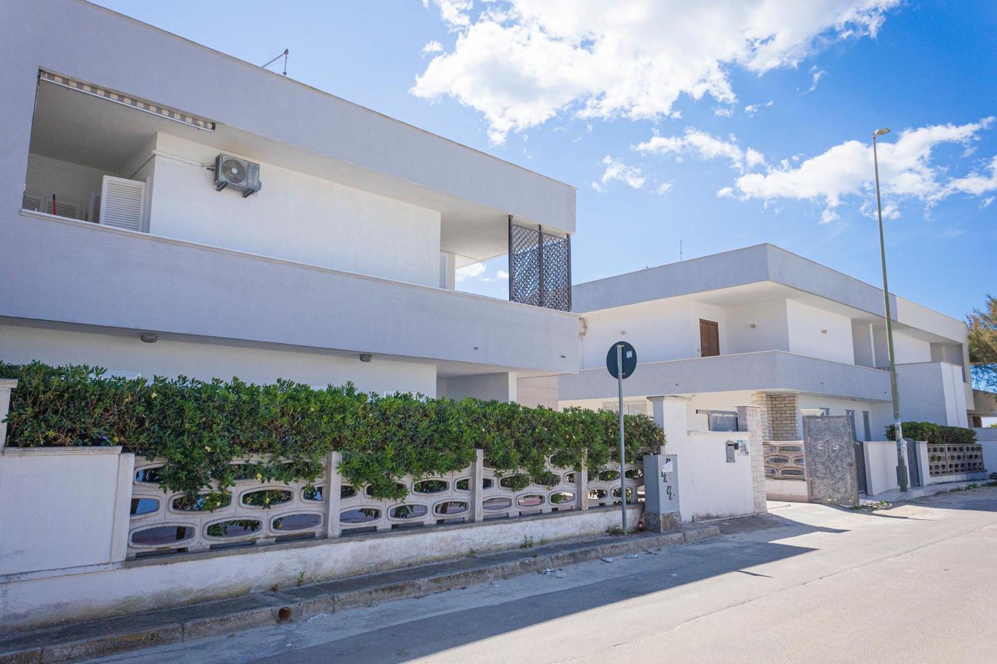 Torre Lapillo Apartment Sea View - Happy Rentals Porto Cesareo Eksteriør bilde